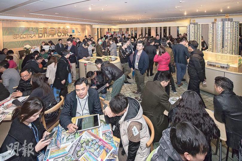 多個新盤正準備出籠,其中已公布售價、最快本周開售的元朗朗屏8號,過去兩日便收超過600票,超額約兩倍。(林尚民攝) 多個新盤正準備出籠,其中已公布售價、最快本周開售的元朗朗屏8號,過去兩日便收超過600票,超額約兩倍。(林尚民攝)