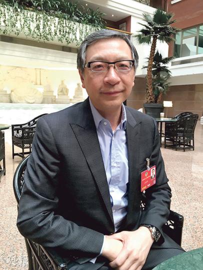 身兼港區政協的銀河娛樂集團副主席呂耀東稱,本港各界理念目標不一,擔心長期影響經濟發展。(楊康琪攝) 身兼港區政協的銀河娛樂集團副主席呂耀東稱,本港各界理念目標不一,擔心長期影響經濟發展。(楊康琪攝)