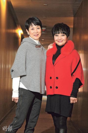 陳寶珠(左)與梅雪詩(右)再度攜手踏台板,於5月演出《牡丹亭驚夢》,她們坦言壓力大,幸各有良方減壓。(攝影:孫華中)陳寶珠演慣文武生,但原來她一直希望扮花旦,更笑言這樣的心態好怪,自己根本是女仔,點解要扮呢?(攝影:孫華中)寶珠(左)及阿嗲(右)竟然都未遇過有人上門拜師,不過就算有,她們對收徒弟都耍手擰頭。(攝影:孫華中) 陳寶珠(左)與梅雪詩(右)再度攜手踏台板,於5月演出《牡丹亭驚夢》,她們坦言壓力大,幸各有良方減壓。(攝影:孫華中)陳寶珠演慣文武生,但原來她一直希望扮花旦,更笑言這樣的心態好怪,自己根本是女仔,點解要扮呢?(攝影:孫華中)寶珠(左)及阿嗲(右)竟然都未遇過有人上門拜師,不過就算有,她們對收徒弟都耍手擰頭。(攝影:孫華中)