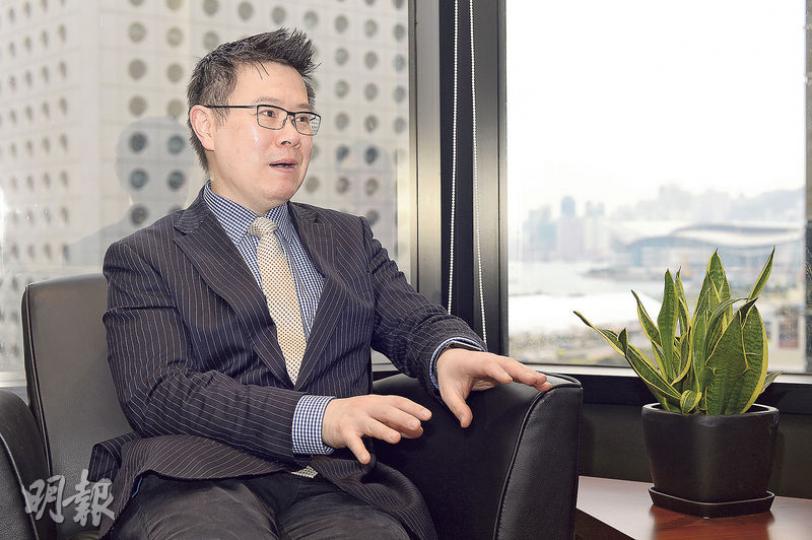 溫天納相信,中資股是次反彈料進入尾聲,恒指能夠突破21000點的機會不大。(馮凱鍵攝) 溫天納相信,中資股是次反彈料進入尾聲,恒指能夠突破21000點的機會不大。(馮凱鍵攝)