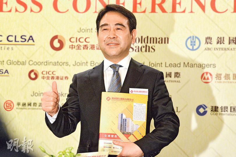 為加強資產風險管理,浙商銀行稱不會提供「首付貸」,若得悉客戶曾作首付貸款,該行亦不會向對方提供按揭貸款。圖為該行執行董事兼董事長沈仁康。(黃志東攝) 為加強資產風險管理,浙商銀行稱不會提供「首付貸」,若得悉客戶曾作首付貸款,該行亦不會向對方提供按揭貸款。圖為該行執行董事兼董事長沈仁康。(黃志東攝)