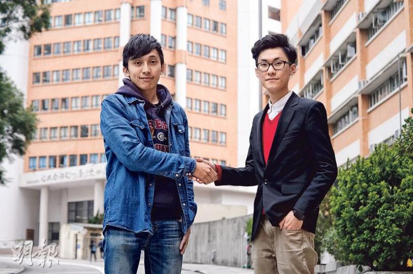 兩名學聯秘書長候選人陳旻羲(左)及何鈞(右),日前到樹仁大學出席選舉諮詢會,二人在政綱中對政府批評得狠辣,但接受訪問時談吐卻相當温文。(馮凱鍵攝) 兩名學聯秘書長候選人陳旻羲(左)及何鈞(右),日前到樹仁大學出席選舉諮詢會,二人在政綱中對政府批評得狠辣,但接受訪問時談吐卻相當温文。(馮凱鍵攝)