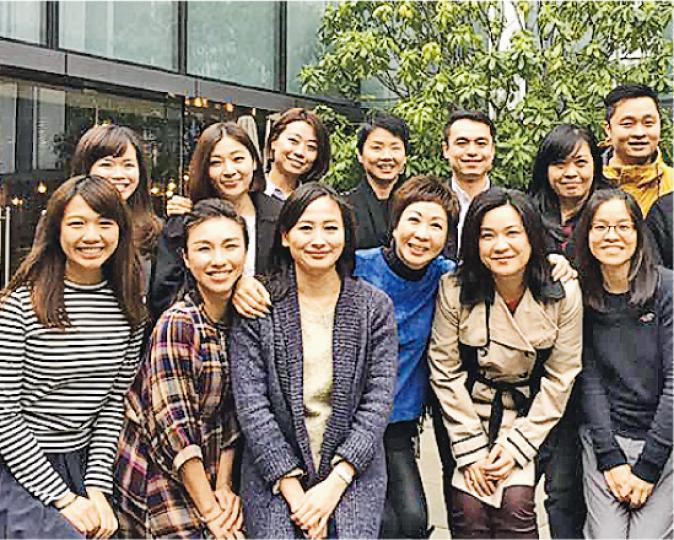 本地3間空中服務員工會上月一同創立香港空勤人員總工會,總幹事為吳敏兒(前排右二),前排右三為國泰航空公司空中服務員工會主席黎玉嬋。(陳顥之攝) 本地3間空中服務員工會上月一同創立香港空勤人員總工會,總幹事為吳敏兒(前排右二),前排右三為國泰航空公司空中服務員工會主席黎玉嬋。(陳顥之攝)