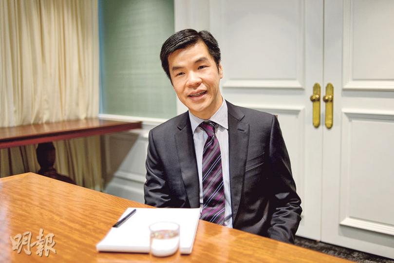 的近律師行公司及商業事務合伙人司徒英健表示,約有六成出海外收購的內地企業選擇通過香港設立對外投資平台。(鍾林枝攝)羅兵咸永道南中國及香港地區購併交易服務市場主管合伙人葉偉奇表示,與5年前相比,公司去年由併購業務帶來的收入「翻了一番」。(李紹昌攝) 的近律師行公司及商業事務合伙人司徒英健表示,約有六成出海外收購的內地企業選擇通過香港設立對外投資平台。(鍾林枝攝)羅兵咸永道南中國及香港地區購併交易服務市場主管合伙人葉偉奇表示,與5年前相比,公司去年由併購業務帶來的收入「翻了一番」。(李紹昌攝)