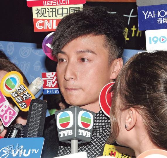 方力申說到與Stephy在10周年當天決定和平分手,終忍不住流下一行男兒淚。(攝影﹕孫華中)方力申分手後昨日首度現身,吸引半百傳媒採訪。(攝影﹕孫華中) 方力申說到與Stephy在10周年當天決定和平分手,終忍不住流下一行男兒淚。(攝影﹕孫華中)方力申分手後昨日首度現身,吸引半百傳媒採訪。(攝影﹕孫華中)
