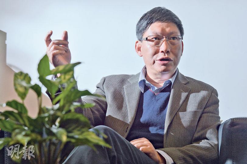 「禽流感獵人」管軼是最早一批參與中港合作的專家,他認為香港科學家尚未放下「當老闆」心態,內地科學家做研究則不夠耐性。管軼指出,兩地都要認清不足,以香港經驗加上內地資源,才可雙贏。(蘇智鑫攝) 「禽流感獵人」管軼是最早一批參與中港合作的專家,他認為香港科學家尚未放下「當老闆」心態,內地科學家做研究則不夠耐性。管軼指出,兩地都要認清不足,以香港經驗加上內地資源,才可雙贏。(蘇智鑫攝)