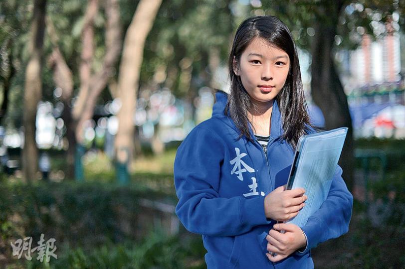 17歲的衛碧君,在2月旺角衝突後臨危受命出任本土民主前線臨時發言人;為梁天琦打完立法會補選選戰後,她稱現時要多花時間溫習,下月應戰文憑試,目標是入讀浸大傳理學院。(蘇智鑫攝) 17歲的衛碧君,在2月旺角衝突後臨危受命出任本土民主前線臨時發言人;為梁天琦打完立法會補選選戰後,她稱現時要多花時間溫習,下月應戰文憑試,目標是入讀浸大傳理學院。(蘇智鑫攝)