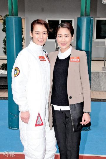 陳敏之(右)可有請教呂慧儀(左)生仔心得?(攝影:林祖傑) 陳敏之(右)可有請教呂慧儀(左)生仔心得?(攝影:林祖傑)