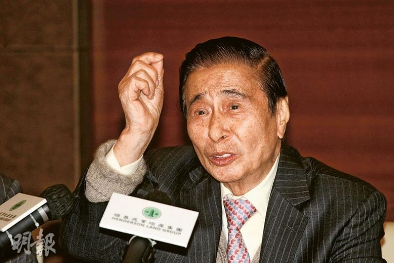 恒基地產首度舉行業績發布會,集團主席李兆基(圖)表示,在繼任人方面,兩個兒子俱有到場幫手,自己已經退休,每日返公司不足兩個小時,大部分時間留在家中。(李紹昌攝) 恒基地產首度舉行業績發布會,集團主席李兆基(圖)表示,在繼任人方面,兩個兒子俱有到場幫手,自己已經退休,每日返公司不足兩個小時,大部分時間留在家中。(李紹昌攝)