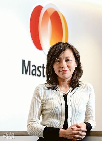 MasterCard香港及澳門總經理葉安娜(圖)表示,集團有意仿效新加坡,為香港的士引入MasterCard的手機支付,並透露正就此洽談中。(劉焌陶攝) MasterCard香港及澳門總經理葉安娜(圖)表示,集團有意仿效新加坡,為香港的士引入MasterCard的手機支付,並透露正就此洽談中。(劉焌陶攝)