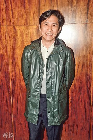 近期正在拍喜劇的梁朝偉連心態都放鬆了,希望以正能量感染大家。(攝影﹕黃梓烜)王家衛與太太欣喜澤東已成立25年。(攝影﹕黃梓烜)法國女星蘇菲瑪素到港行程緊密,亦抽空支持好友王家衛。(攝影﹕黃梓烜)澤東旗下的「男神」張震(中)與張榕容(左)及柯佳讌(右)齊來港賀公司25周年。(攝影﹕黃梓烜)蘇有朋為老友吳奇隆做完伴郎,即來港出席盛會。(攝影﹕黃梓烜)韓星李光洙去到那裏都被「集郵」。(攝影﹕黃梓烜)賈樟柯與太太趙濤到賀。(攝影﹕黃梓烜) 近期正在拍喜劇的梁朝偉連心態都放鬆了,希望以正能量感染大家。(攝影﹕黃梓烜)王家衛與太太欣喜澤東已成立25年。(攝影﹕黃梓烜)法國女星蘇菲瑪素到港行程緊密,亦抽空支持好友王家衛。(攝影﹕黃梓烜)澤東旗下的「男神」張震(中)與張榕容(左)及柯佳讌(右)齊來港賀公司25周年。(攝影﹕黃梓烜)蘇有朋為老友吳奇隆做完伴郎,即來港出席盛會。(攝影﹕黃梓烜)韓星李光洙去到那裏都被「集郵」。(攝影﹕黃梓烜)賈樟柯與太太趙濤到賀。(攝影﹕黃梓烜)