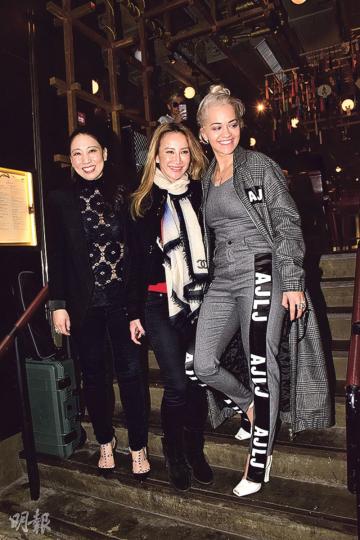 李玟(中)邀來倫敦餐廳主廚(左)為Rita Ora(右)炮製一頓特別的午餐。(攝影﹕梁迺楠) 李玟(中)邀來倫敦餐廳主廚(左)為Rita Ora(右)炮製一頓特別的午餐。(攝影﹕梁迺楠)