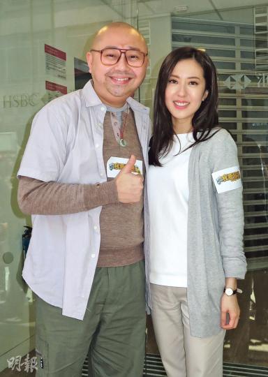 Bob(左)與唐詩詠(右)在新戲首次擔正男女主角。Bob更在戲中享盡艷福,所以拒讓妻女探班。(攝影鎅O者:楊安莉)陳嘉桓性感上陣穿低胸,她自言沒僭建,只是再發育成長。(攝影鎅O者:楊安莉) Bob(左)與唐詩詠(右)在新戲首次擔正男女主角。Bob更在戲中享盡艷福,所以拒讓妻女探班。(攝影鎅O者:楊安莉)陳嘉桓性感上陣穿低胸,她自言沒僭建,只是再發育成長。(攝影鎅O者:楊安莉)