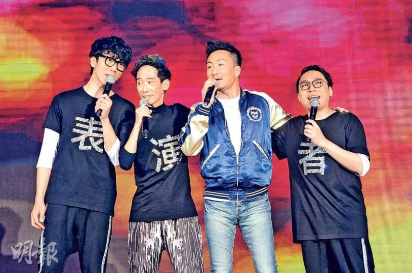陸永(左起)、張達明、鄭中基及C君大合唱掀起棟篤唱其中一個高潮。(攝影:鍾偉茵)張達明施展渾身解數演出。(攝影:鍾偉茵)倪震獨個兒來捧場。(攝影:鍾偉茵) 陸永(左起)、張達明、鄭中基及C君大合唱掀起棟篤唱其中一個高潮。(攝影:鍾偉茵)張達明施展渾身解數演出。(攝影:鍾偉茵)倪震獨個兒來捧場。(攝影:鍾偉茵)