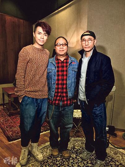軒仔(左)為陳果(中)執導的《燦爛這一刻》錄製主題曲,盧冠廷(右)則擔任歌曲的監製。(攝影鎅O者﹕孫慧莊) 軒仔(左)為陳果(中)執導的《燦爛這一刻》錄製主題曲,盧冠廷(右)則擔任歌曲的監製。(攝影鎅O者﹕孫慧莊)