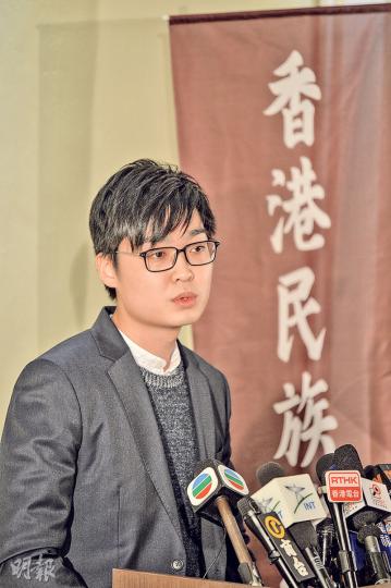 「香港民族黨」召集人陳浩天(圖)噚日召開記者會介紹新政黨,青年新政召集人梁頌恒以朋友身分到場;沙田獨立區議員陳國強亦有到場支持,但就話唔係黨員。(蘇智鑫攝) 「香港民族黨」召集人陳浩天(圖)噚日召開記者會介紹新政黨,青年新政召集人梁頌恒以朋友身分到場;沙田獨立區議員陳國強亦有到場支持,但就話唔係黨員。(蘇智鑫攝)