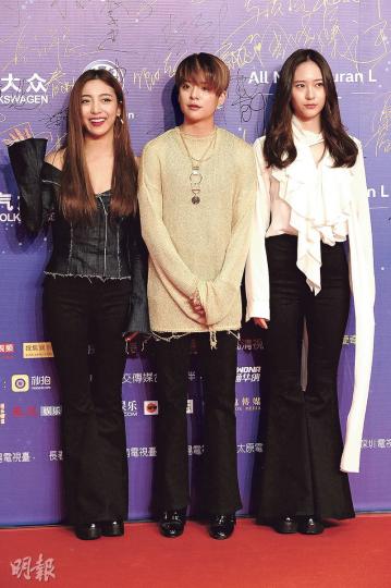 f(x)由成員Luna、Amber與Krystal領取全球最佳團體偶像獎。(攝影:鍾偉茵)林心如獲「中國最佳電視劇女演員」。(攝影:鍾偉茵)林心如搞笑向大家介紹被疑是新歡的經理人張先生。(攝影:鍾偉茵)莫文蔚與張信哲惺惺相惜想合作。(攝影:鍾偉茵)李晨與尹恩惠出席華鼎獎。(攝影:鍾偉茵)林允谷胸有青春有本錢。(攝影:鍾偉茵)周麗淇露蛇腰搶鏡。(攝影:鍾偉茵)Super Junior的圭賢現身令少女尖叫。(攝影:鍾偉茵)洪欣拖住老公張丹峰曬恩愛。(攝影:鍾偉茵)泰臣擔任頒獎嘉賓。(攝影:鍾偉茵)家 f(x)由成員Luna、Amber與Krystal領取全球最佳團體偶像獎。(攝影:鍾偉茵)林心如獲「中國最佳電視劇女演員」。(攝影:鍾偉茵)林心如搞笑向大家介紹被疑是新歡的經理人張先生。(攝影:鍾偉茵)莫文蔚與張信哲惺惺相惜想合作。(攝影:鍾偉茵)李晨與尹恩惠出席華鼎獎。(攝影:鍾偉茵)林允谷胸有青春有本錢。(攝影:鍾偉茵)周麗淇露蛇腰搶鏡。(攝影:鍾偉茵)Super Junior的圭賢現身令少女尖叫。(攝影:鍾偉茵)洪欣拖住老公張丹峰曬恩愛。(攝影:鍾偉茵)泰臣擔任頒獎嘉賓。(攝影:鍾偉茵)家