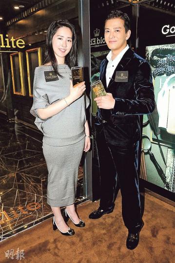 陳曉東跟太太王妤嫻打賭,若對方半年內回復昔日體重,就獎她一萬元。(攝影:鍾偉茵)鄭伊健(左)及徐子珊(右)出席手機品牌旗艦店開幕。(攝影:鍾偉茵) 陳曉東跟太太王妤嫻打賭,若對方半年內回復昔日體重,就獎她一萬元。(攝影:鍾偉茵)鄭伊健(左)及徐子珊(右)出席手機品牌旗艦店開幕。(攝影:鍾偉茵)