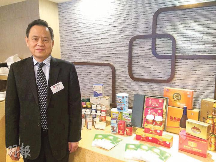 瑞年國際主要銷售產品為氨基酸片、氨基酸口服液及健康飲品等。圖為瑞年主席兼行政總裁王福才。（溫婉婷攝）