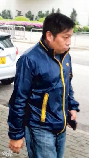 女死者的兒子林健鴻（圖）質疑，母親接受換肝手術後情况嚴峻，卻沒有人密切監察她，又沒有人為手腳冰冷的母親提供暖風機。（羅霜寧攝）
