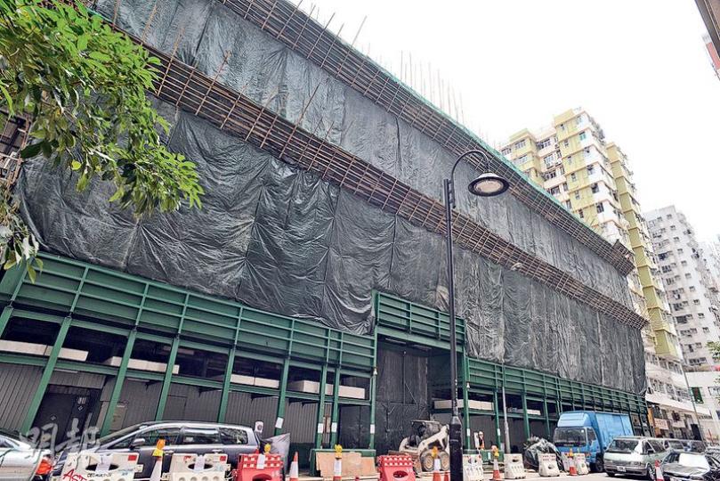 市建局大角嘴杉樹街橡樹街項目昨日截收發展商意向書,共收到30份意向書,反應不俗。(陳淑安攝) 市建局大角嘴杉樹街橡樹街項目昨日截收發展商意向書,共收到30份意向書,反應不俗。(陳淑安攝)