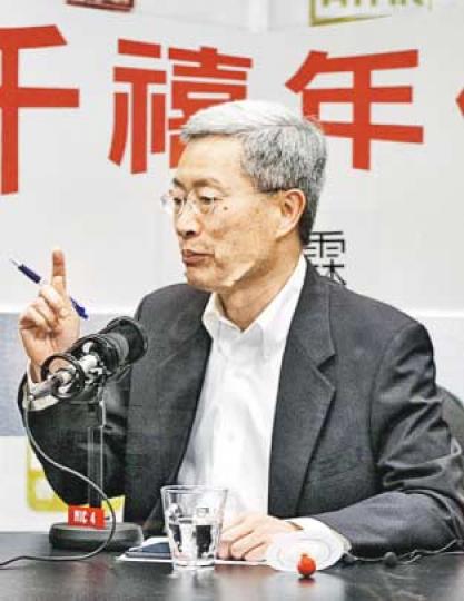 就是否曾要求檢視熱血公民成員鄭松泰在理大的續約問題,理大校董會成員劉炳章指若有關報道是真,那也是鄭的個人操守問題,無關政治打壓或學術自由。(李紹昌攝) 就是否曾要求檢視熱血公民成員鄭松泰在理大的續約問題,理大校董會成員劉炳章指若有關報道是真,那也是鄭的個人操守問題,無關政治打壓或學術自由。(李紹昌攝)