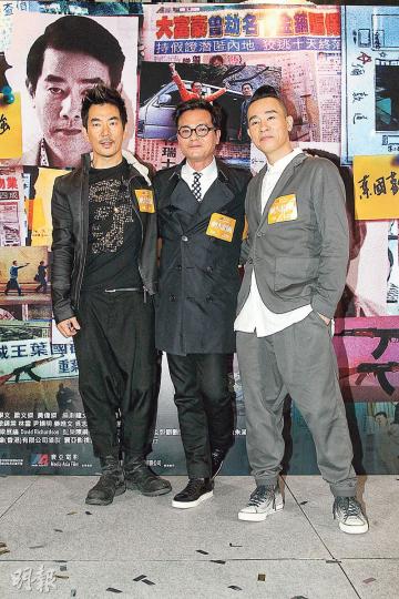 任賢齊(左起)、林家棟與陳小春演出新片《樹大招風》,支持新晉導演。(攝影:鍾偉茵)陳小春與老婆應采兒拍拖出席首映曬恩愛。(攝影:鍾偉茵) 任賢齊(左起)、林家棟與陳小春演出新片《樹大招風》,支持新晉導演。(攝影:鍾偉茵)陳小春與老婆應采兒拍拖出席首映曬恩愛。(攝影:鍾偉茵)