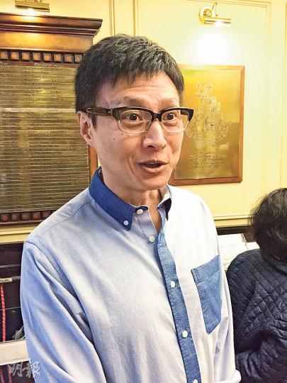倪震(圖)都有去聽中聯辦法律部部長王振民演講談法治,佢唔係好願意分享自己點睇港獨等議題嘅觀點,但就慨嘆搵唔到途徑參選選委。(何曉勤攝) 倪震(圖)都有去聽中聯辦法律部部長王振民演講談法治,佢唔係好願意分享自己點睇港獨等議題嘅觀點,但就慨嘆搵唔到途徑參選選委。(何曉勤攝)
