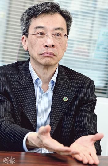 香港護士協會主席李國麟(圖)表示,醫管局設登記護士黑名單,協會曾跟醫管局管理層開會並獲承諾取消。醫管局發言人否認有「黑名單」。(劉焌陶攝) 香港護士協會主席李國麟(圖)表示,醫管局設登記護士黑名單,協會曾跟醫管局管理層開會並獲承諾取消。醫管局發言人否認有「黑名單」。(劉焌陶攝)