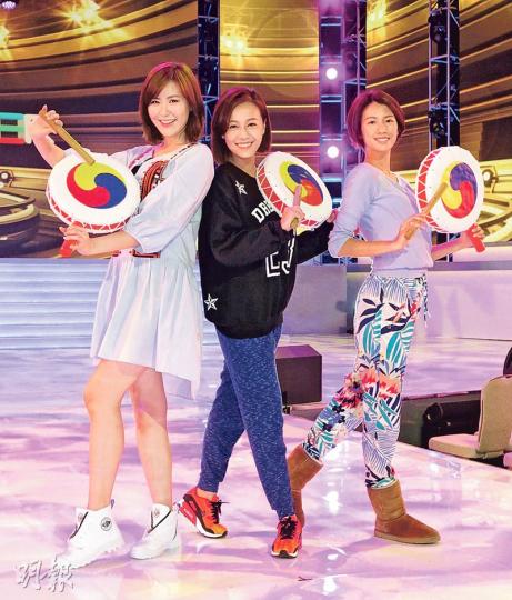 劉佩玥(左起)、黃心穎及蔡思貝一起排練韓國傳統舞。(攝影:楊安莉) 劉佩玥(左起)、黃心穎及蔡思貝一起排練韓國傳統舞。(攝影:楊安莉)