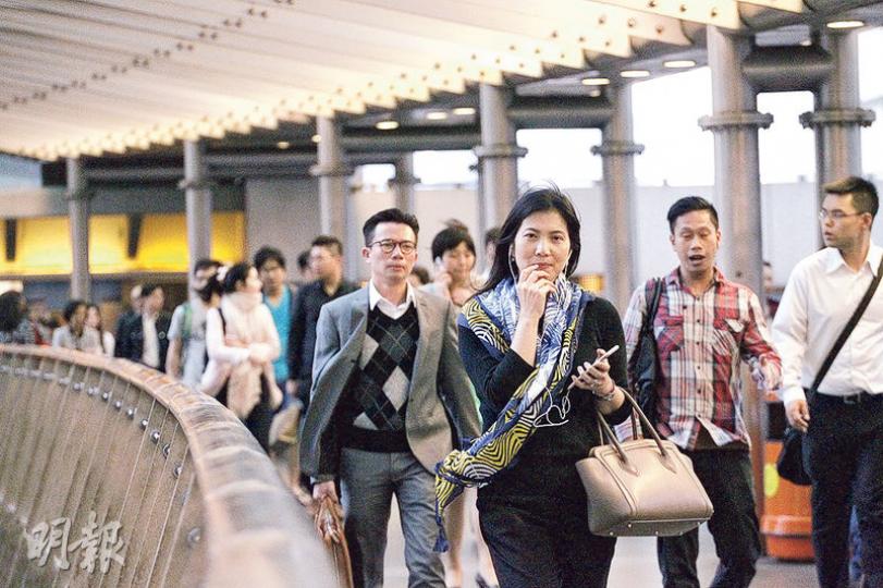 政府統計處昨公布今年首季失業率為3.4%,較對上一期微升0.1個百分點,失業人數增加9700人。人力資源顧問估計,本港失業率仍有上升壓力。(郭慶輝攝) 政府統計處昨公布今年首季失業率為3.4%,較對上一期微升0.1個百分點,失業人數增加9700人。人力資源顧問估計,本港失業率仍有上升壓力。(郭慶輝攝)