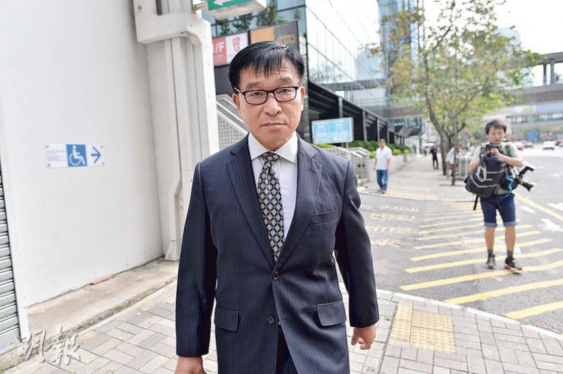 已退休的海事處前處長廖漢波(圖)供稱,曾在會議查問誰下達不執行新例的指示,當時被告蘇平治承認叫下屬對舊船不用完全執行新例。 (蘇智鑫攝) 已退休的海事處前處長廖漢波(圖)供稱,曾在會議查問誰下達不執行新例的指示,當時被告蘇平治承認叫下屬對舊船不用完全執行新例。 (蘇智鑫攝)