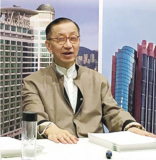 朗廷昨日舉行年度股東大會,對於有小股東質疑公司股價表現不佳,更低於同業表現,主席羅嘉瑞表示,股價由市場決定,酒店信託會受旅遊業拖累。(尉奕陽攝) 朗廷昨日舉行年度股東大會,對於有小股東質疑公司股價表現不佳,更低於同業表現,主席羅嘉瑞表示,股價由市場決定,酒店信託會受旅遊業拖累。(尉奕陽攝)