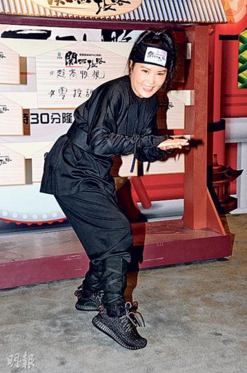 杜如風一身日本忍者造型宣傳新節目《関西攻略》。(攝影﹕鍾偉茵) 杜如風一身日本忍者造型宣傳新節目《関西攻略》。(攝影﹕鍾偉茵)