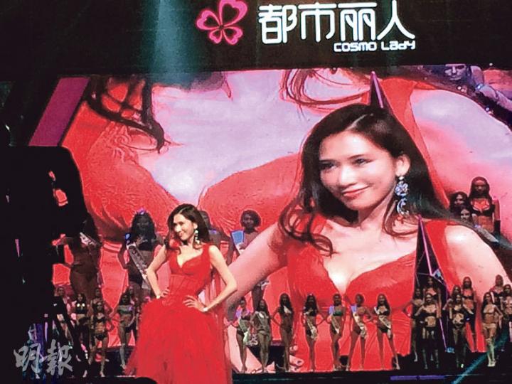 都市麗人上周五晚在東莞舉辦2016年時尚盛典,今年像一個巨星演唱會。(溫婉婷攝) 都市麗人上周五晚在東莞舉辦2016年時尚盛典,今年像一個巨星演唱會。(溫婉婷攝)