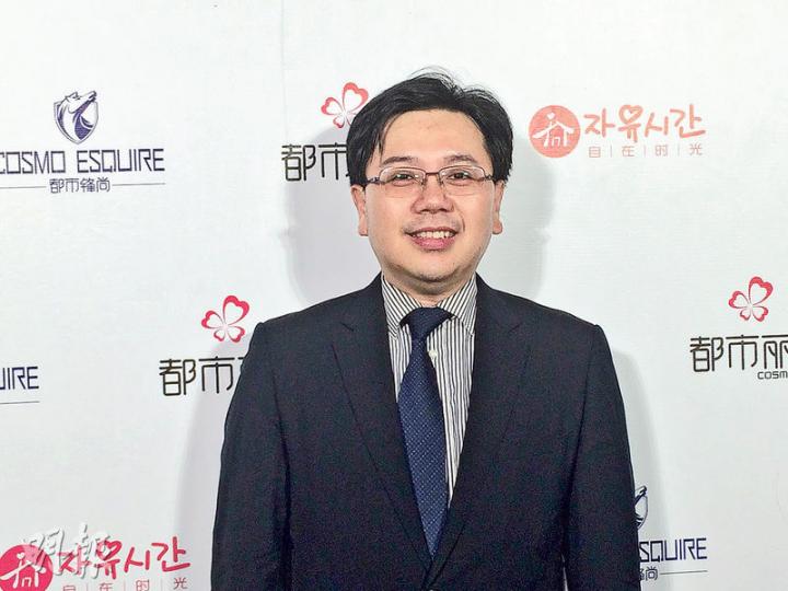 中國內衣品牌都市麗人副總裁兼首席財務官余振球表示,由於今年年初氣溫突然轉冷,令今年首季的同店銷售按年錄得中高單位數字升幅。(溫婉婷攝) 中國內衣品牌都市麗人副總裁兼首席財務官余振球表示,由於今年年初氣溫突然轉冷,令今年首季的同店銷售按年錄得中高單位數字升幅。(溫婉婷攝)