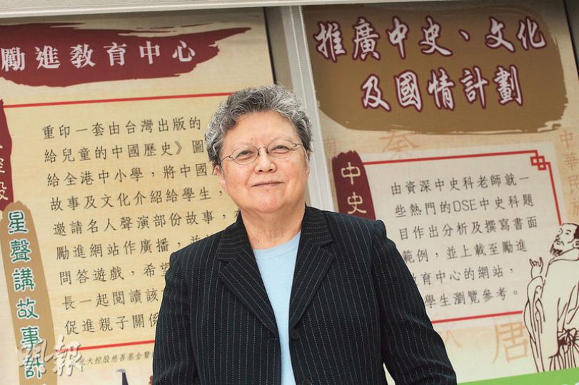 全國人大常委范徐麗泰在「勵進教育中心」辦公室接受訪問,大談教育及政治,她希望當今香港年輕人「立足香港、放眼中國、環顧國際」。(李紹昌攝) 全國人大常委范徐麗泰在「勵進教育中心」辦公室接受訪問,大談教育及政治,她希望當今香港年輕人「立足香港、放眼中國、環顧國際」。(李紹昌攝)