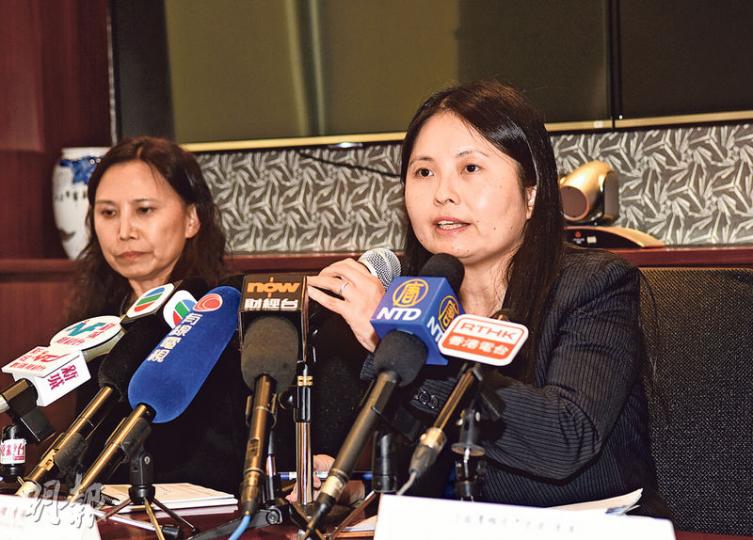 上投摩根(香港)資深基金經理司徒芳華(右)表示,由於IPO註冊制和戰略新興板的暫時擱置,IPO供應壓力大幅下降,整個市場資金面偏正面,但仍需注意,隨着年內大量增發市值的解禁,市場仍存在中期風險。(陳淑安攝) 上投摩根(香港)資深基金經理司徒芳華(右)表示,由於IPO註冊制和戰略新興板的暫時擱置,IPO供應壓力大幅下降,整個市場資金面偏正面,但仍需注意,隨着年內大量增發市值的解禁,市場仍存在中期風險。(陳淑安攝)