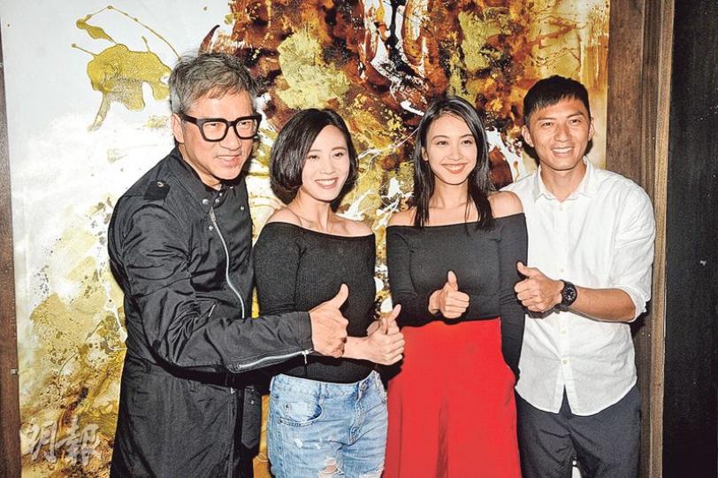 豹哥(左起)、朱晨麗、朱千雪及袁偉豪前晚出席《EU超時任務》慶功宴,眾人異口同聲想開拍續集。(攝影﹕孫華中) 豹哥(左起)、朱晨麗、朱千雪及袁偉豪前晚出席《EU超時任務》慶功宴,眾人異口同聲想開拍續集。(攝影﹕孫華中)
