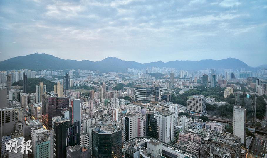 截至今年3月,本港樓價較去年8月高位累跌逾10%,首季跌逾5%,市場人士預料負資產個案仍會繼續增加。(蘇智鑫攝) 截至今年3月,本港樓價較去年8月高位累跌逾10%,首季跌逾5%,市場人士預料負資產個案仍會繼續增加。(蘇智鑫攝)