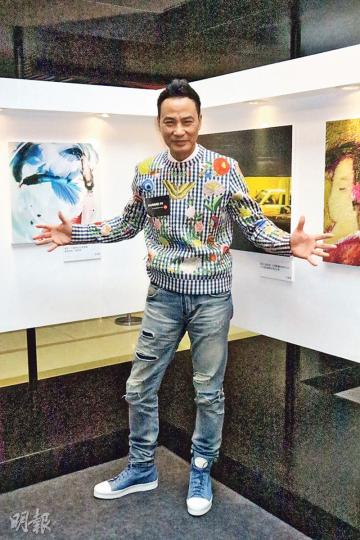 任達華昨日出席攝影展,其手機拍攝的作品亦有份展出。(攝影鎅O者:柯美) 任達華昨日出席攝影展,其手機拍攝的作品亦有份展出。(攝影鎅O者:柯美)