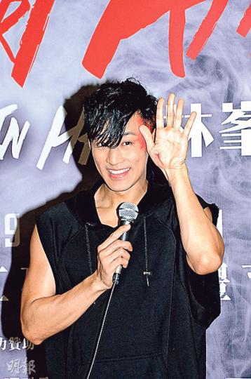 林峯笑言每次唱《Broken》都受傷,今次左手割傷幸沒有大礙。(攝影﹕鍾偉茵) 林峯笑言每次唱《Broken》都受傷,今次左手割傷幸沒有大礙。(攝影﹕鍾偉茵)