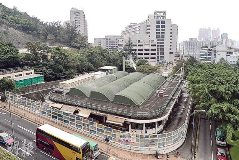 醫管局計劃將附設於東區醫院的柴灣洗衣房(圖)搬遷到天水圍,以騰出空地興建日間醫療中心,原有的日間中心擬改為住院病牀。(馮凱鍵攝) 醫管局計劃將附設於東區醫院的柴灣洗衣房(圖)搬遷到天水圍,以騰出空地興建日間醫療中心,原有的日間中心擬改為住院病牀。(馮凱鍵攝)
