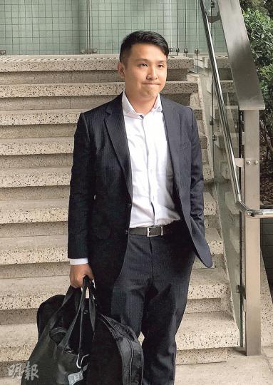 高級督察傅駿業(圖)昨於庭上講述制服疑犯的經過,其間不時使用「應該」、「嘗試」及「相信」等字眼,裁判官提醒他這些字眼意味他對供辭不肯定,惟他其後繼續用這些字眼,裁判官終按捺不住「黑面」斥責。(黃建邦攝) 高級督察傅駿業(圖)昨於庭上講述制服疑犯的經過,其間不時使用「應該」、「嘗試」及「相信」等字眼,裁判官提醒他這些字眼意味他對供辭不肯定,惟他其後繼續用這些字眼,裁判官終按捺不住「黑面」斥責。(黃建邦攝)