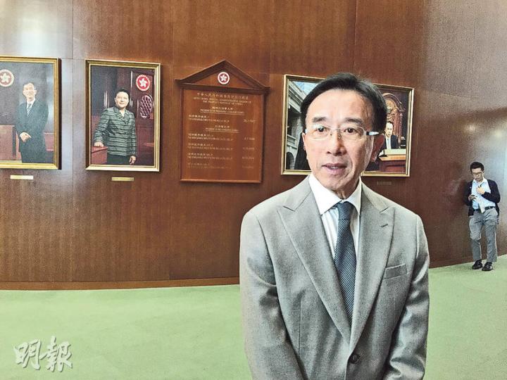 對於自由黨在民調中榮登十大政團榜首,榮譽主席田北俊話好鼓舞,但仍需努力,繼續企喺「開明建制派」定位。(渠贇攝) 對於自由黨在民調中榮登十大政團榜首,榮譽主席田北俊話好鼓舞,但仍需努力,繼續企喺「開明建制派」定位。(渠贇攝)