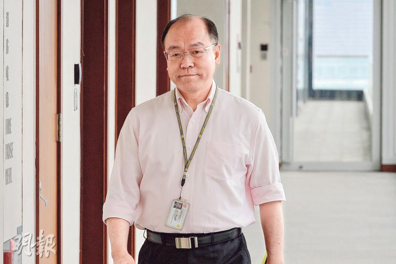 9月立法會選舉多名資深議員退下火線,不過失去超區入場券嘅63歲民協馮檢基就決定再接再厲,轉戰新界西直選。(楊柏賢攝) 9月立法會選舉多名資深議員退下火線,不過失去超區入場券嘅63歲民協馮檢基就決定再接再厲,轉戰新界西直選。(楊柏賢攝)
