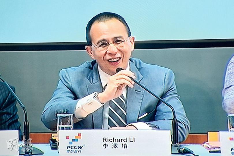 電盈主席李澤楷(圖)表示,公司發展免費電視前都小心考慮過,決定實屬不易,但如果當年沒有做收費電視,如今亦不會考慮做免費電視。(黃志東攝) 電盈主席李澤楷(圖)表示,公司發展免費電視前都小心考慮過,決定實屬不易,但如果當年沒有做收費電視,如今亦不會考慮做免費電視。(黃志東攝)