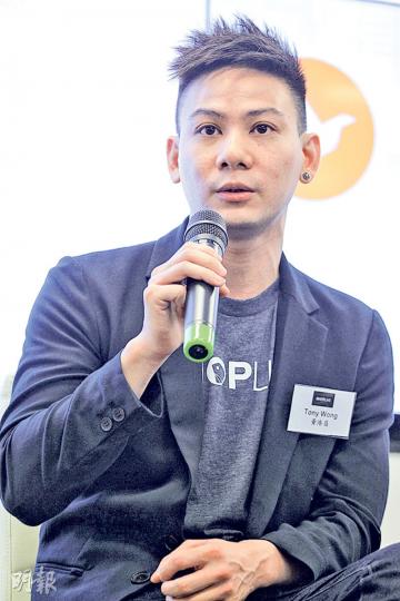 Shopline創辦人黃浩昌表示,現階段與阿里巴巴洽商不同合作方案,希望借助其網絡,縮短公司發展時間。(郭慶輝攝)GoGoVan創辦人林凱源笑言公司成立幾年,「仲需要指導」,又望阿里巴巴眾多業務可助公司完善其物流網絡。(郭慶輝攝)YEECHOO創辦人單珊(左)及張扶陽來自山東,該公司在本港駐足,計劃明年初才進軍內地。(郭慶輝攝) Shopline創辦人黃浩昌表示,現階段與阿里巴巴洽商不同合作方案,希望借助其網絡,縮短公司發展時間。(郭慶輝攝)GoGoVan創辦人林凱源笑言公司成立幾年,「仲需要指導」,又望阿里巴巴眾多業務可助公司完善其物流網絡。(郭慶輝攝)YEECHOO創辦人單珊(左)及張扶陽來自山東,該公司在本港駐足,計劃明年初才進軍內地。(郭慶輝攝)