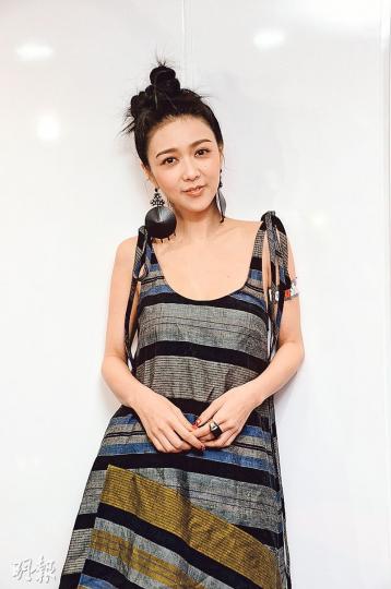 薛凱琪挑戰廣東話Rap歌,她透露錄音時有很多爆笑位和NG,因唱歪音會變其他字。(攝影:鍾偉茵) 薛凱琪挑戰廣東話Rap歌,她透露錄音時有很多爆笑位和NG,因唱歪音會變其他字。(攝影:鍾偉茵)