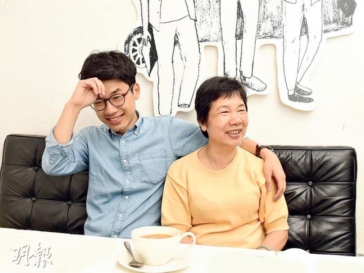 羅冠聰的媽媽說,「冠聰」這名字是她改的,但兒子不聰明,因為聰明人不會參政,而是去賺錢,蠢人才走這條路,但她相信兒子是為了這一代人的自由而奮鬥。(陳淑安攝) 羅冠聰的媽媽說,「冠聰」這名字是她改的,但兒子不聰明,因為聰明人不會參政,而是去賺錢,蠢人才走這條路,但她相信兒子是為了這一代人的自由而奮鬥。(陳淑安攝)